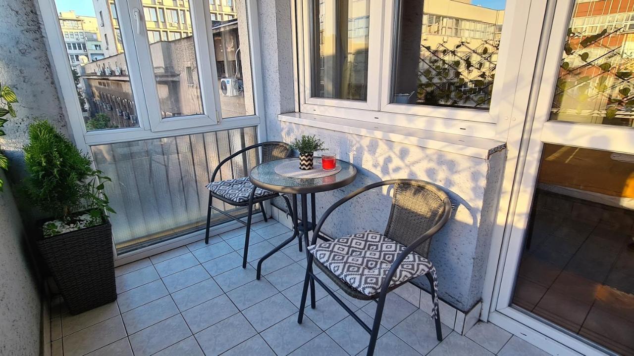 Windows City Apartment Belgrade Luaran gambar
